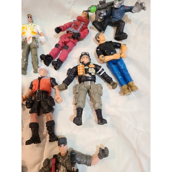 Action Figure Lot - Picture 4 of 6